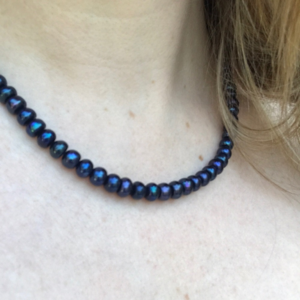 Iridescent ‘Black Pearl’ Necklace and Earring Set - Picture 4 of 7